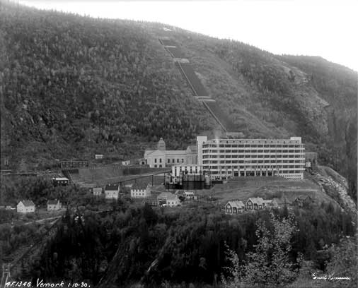 Το εργοστάσιο της Norsk Hydro στο Βέμορκ της νότιας Νορβηγίας όπως ήταν το 1930.